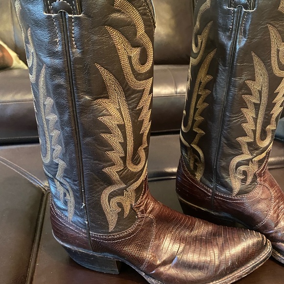 Dark Brown Justin cowboy boots. Snakeskin and leather . GUC . *These are unisex - Picture 3 of 4